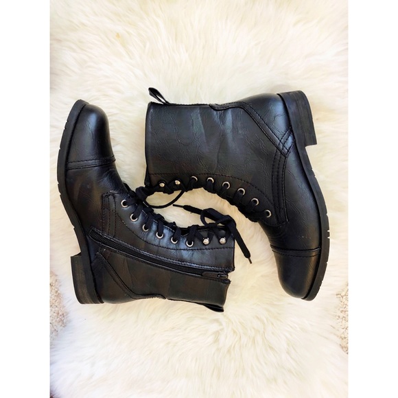 NWOT BLACK COMBAT BOOTS - Picture 3 of 8